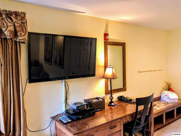 425 Stuart Ln, Gatlinburg, TN 37738